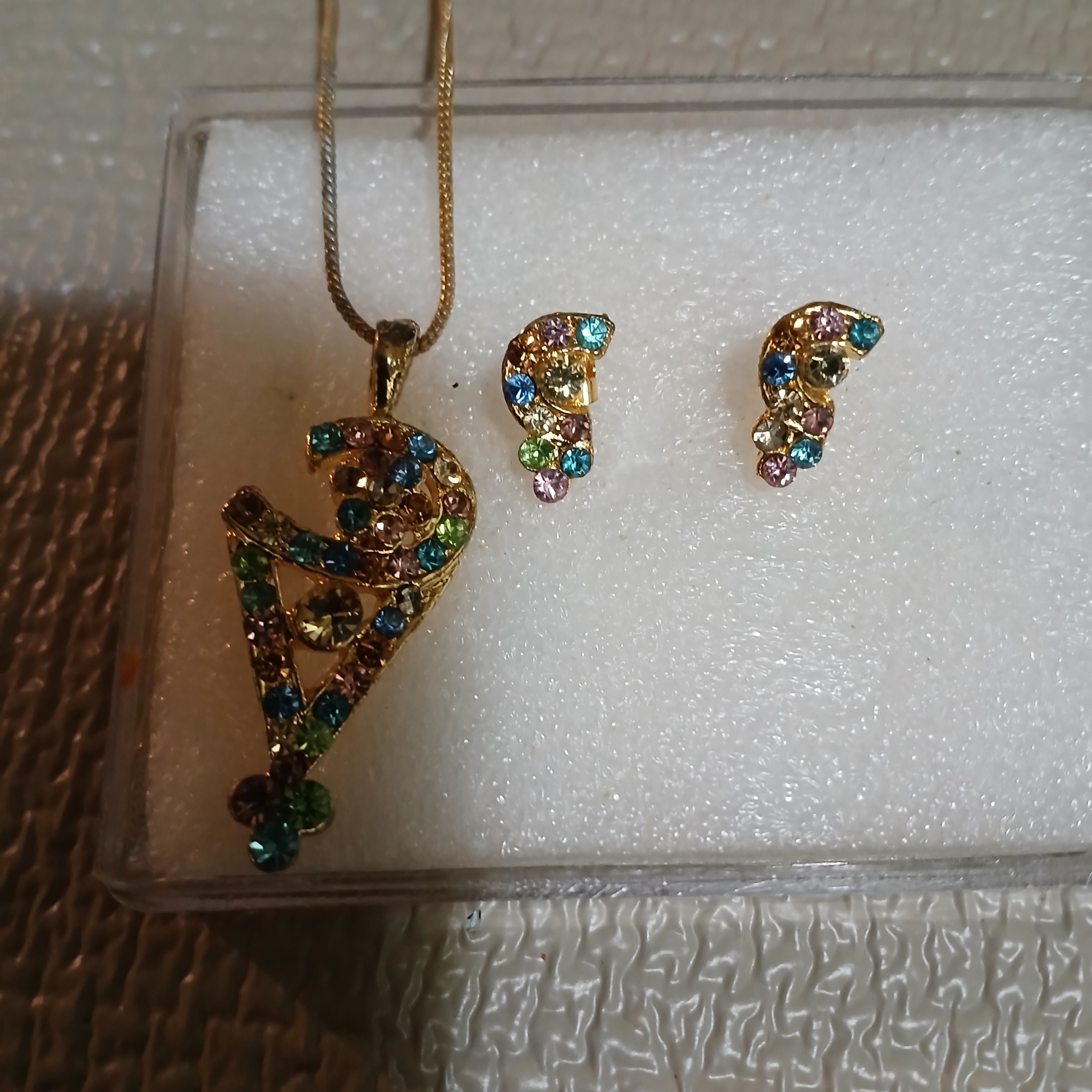 Vintage Gold Plated Necklace Pendant And Earring Set Nugget Design Pendant 1940s 15$